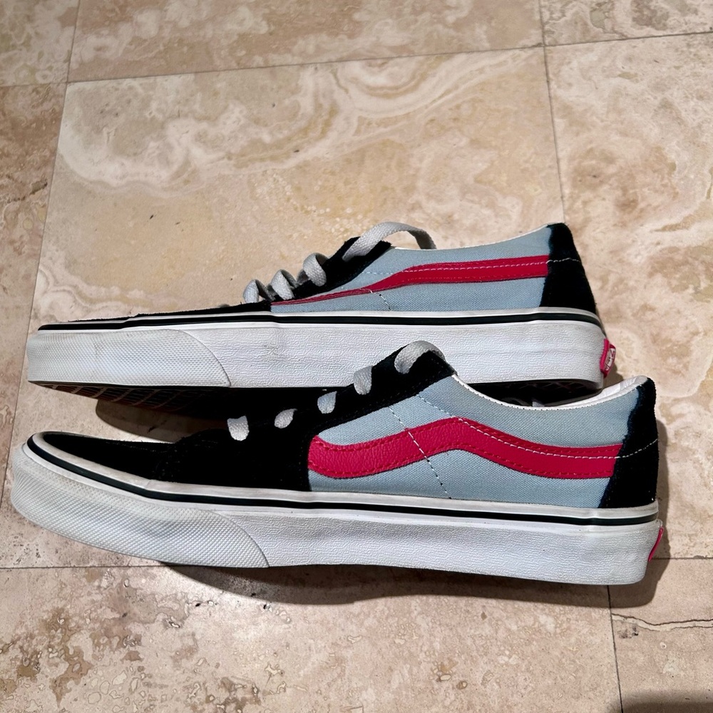 Vans Sk8 Sneaker Unisex Low Top Suede and Canvas Black White Red stripe Retro